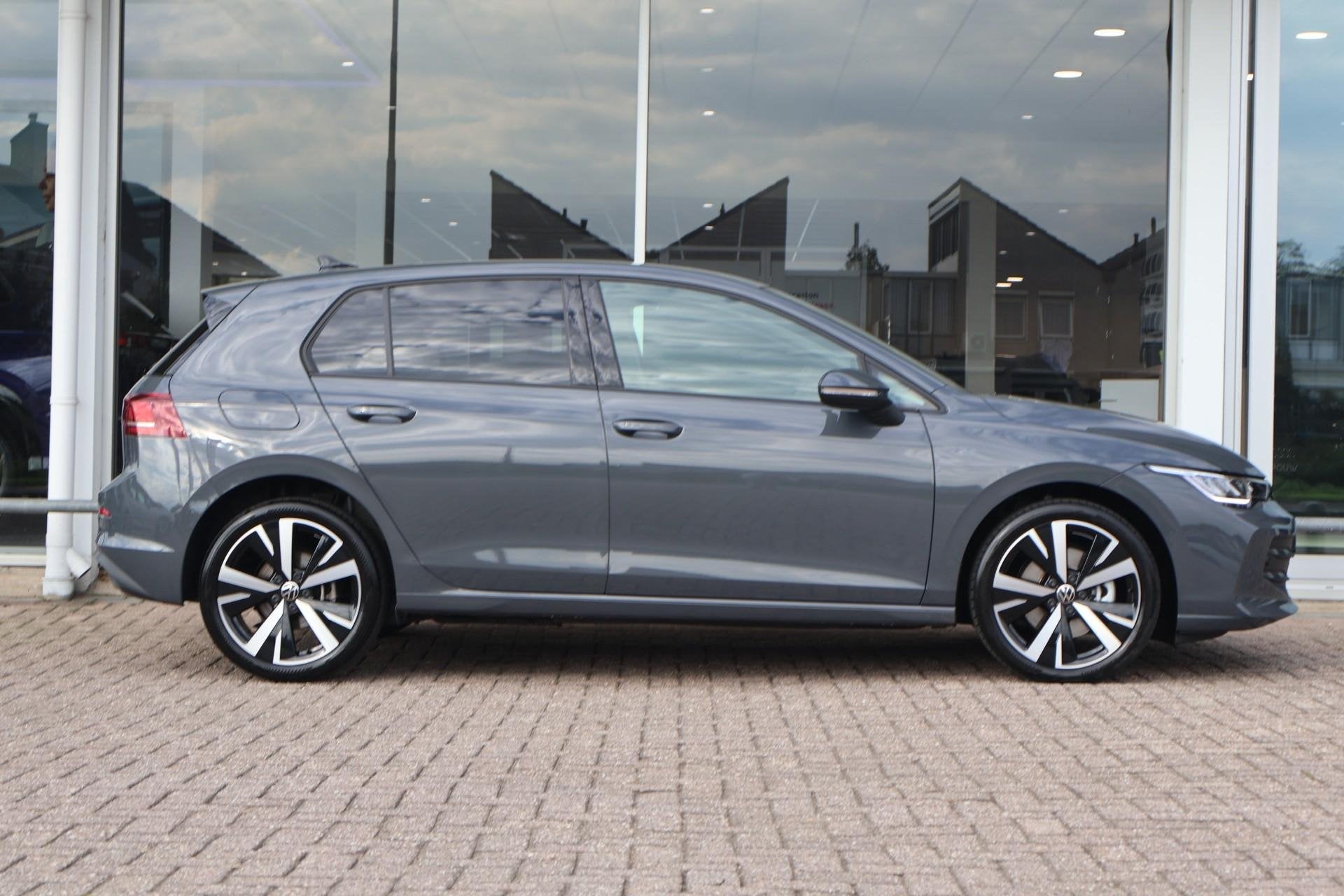 Volkswagen Golf 1.5 eHybrid 204pk Life Edition | SoH 100% |, Auto's, 12 maanden, 4 cilinders, 150 min, 26 kWh