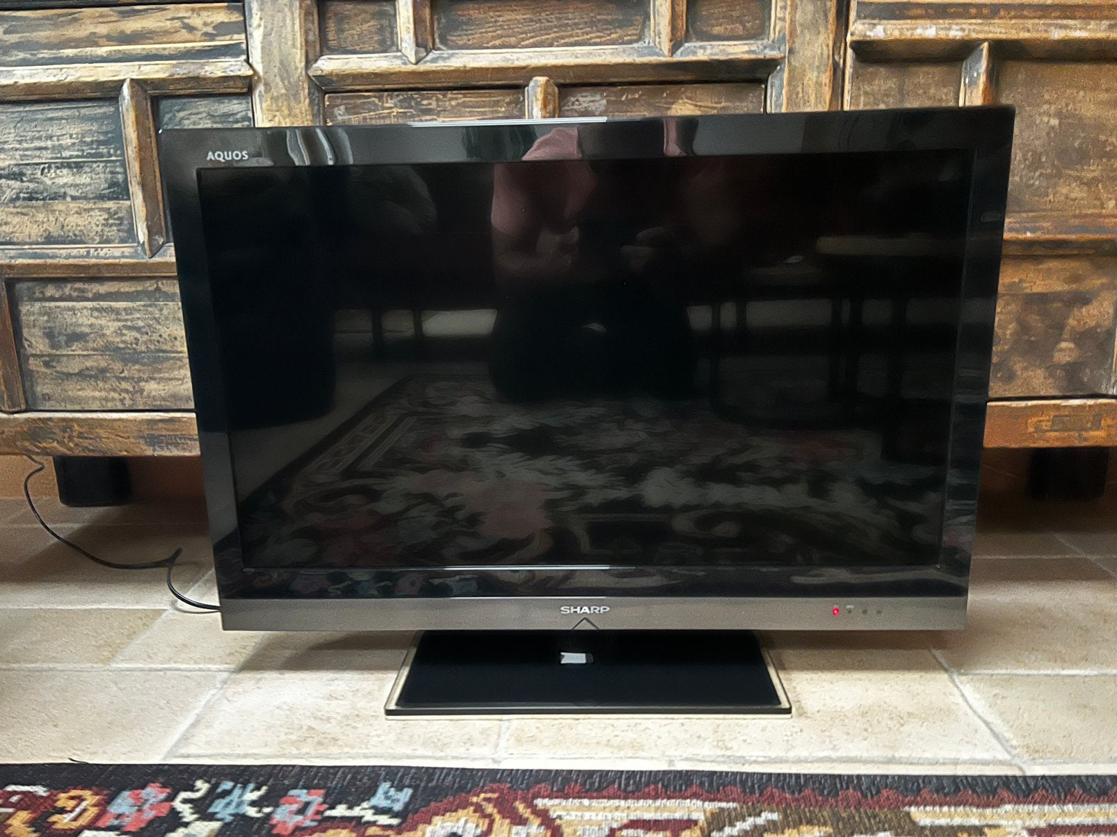 Sharp AQUOS 32 inch LCD TV met voet & afstandsbediening, Ophalen, Gebruikt, LCD, 80 tot 100 cm
