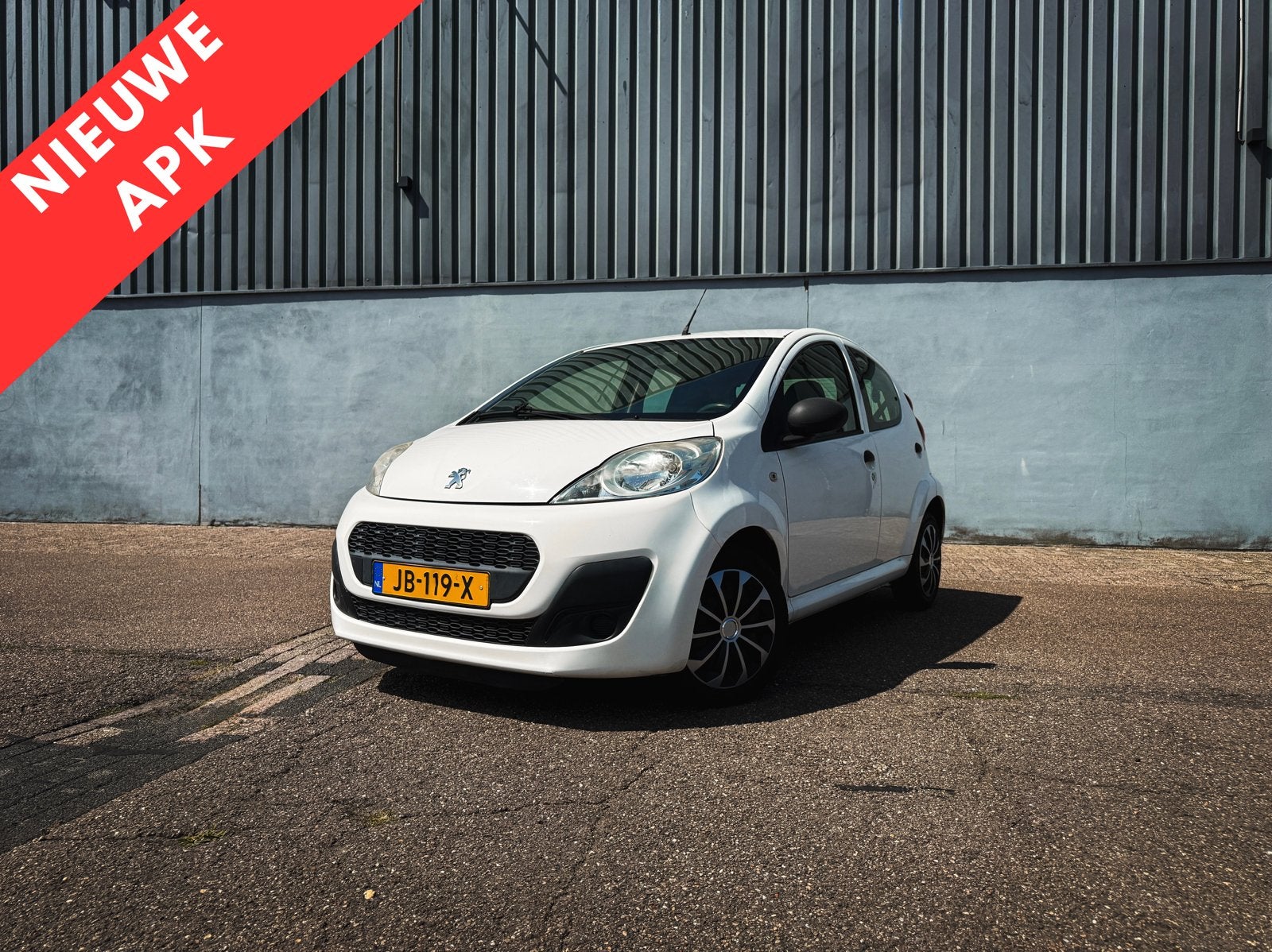 Peugeot 107 1.0 12V 5DR 2013 Wit | NIEUWE APK | GROTE BEURT, Voorwielaandrijving, Stof, Zwart, 4 stoelen