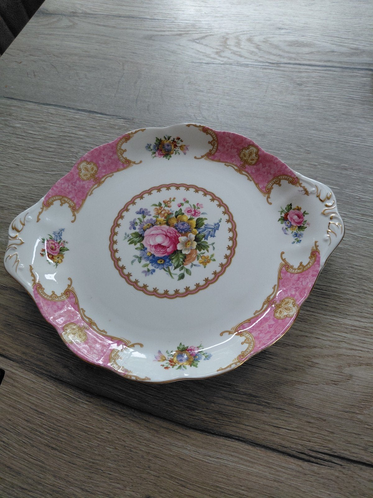 Nieuw cakeschaal en 6 petitfour schaaltjes ( royal albert ), Ophalen of Verzenden