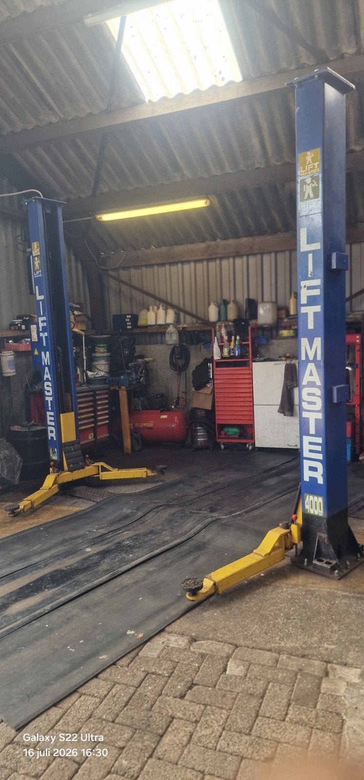 Garage uitrusting: Brug, bandenapparaat, balanceerapparaat, Ophalen