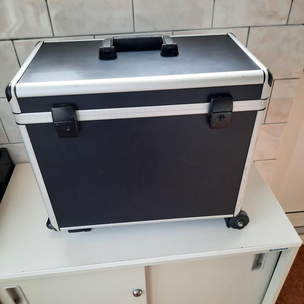 Documenten- dossierkoffer met wieltjes., Wieltjes, Hard kunststof, Minder dan 50 cm, Ophalen of Verzenden