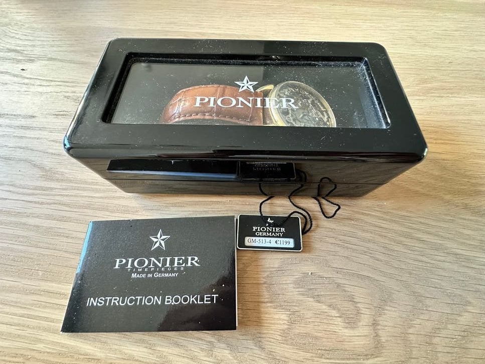 Pionier Germany horloge Zo goed als nieuw, Sieraden, Tassen en Uiterlijk, Horloges | Heren, Overige merken, Leer, Polshorloge