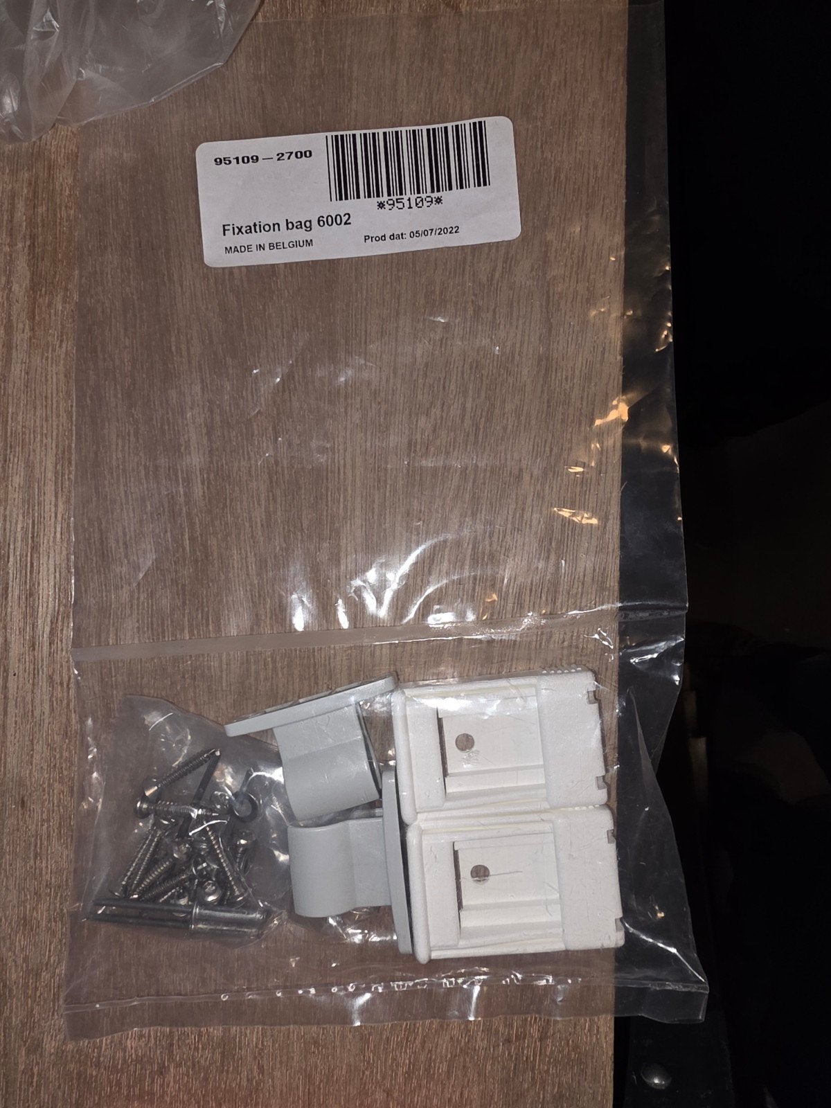 Te koop, Thule omnistor wandhouders wit, Ophalen, Nieuw
