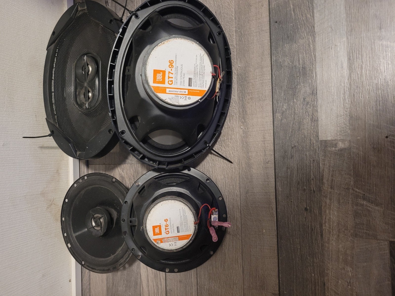JBL Luidsprekerset met Dubbele Subwoofer, Harman International Industries, Incorporated, 400 Atlantic Street, Stamford, CT 06901, USA