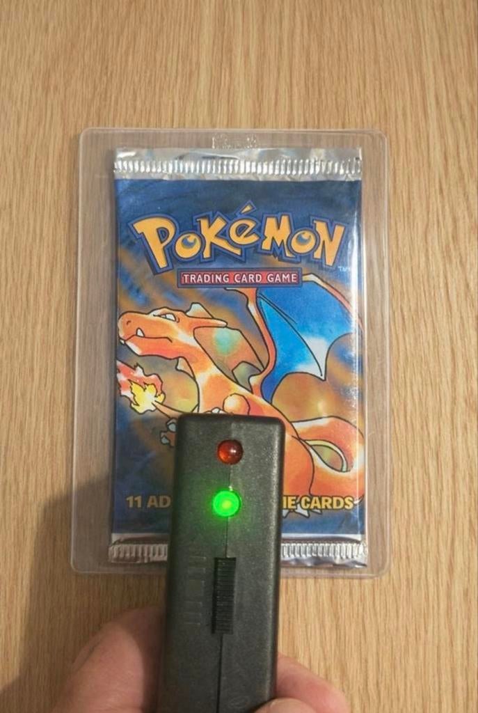 Pokémon HEAVY base set 1999 Booster Pack Charizard, Ophalen of Verzenden, Nieuw, Booster