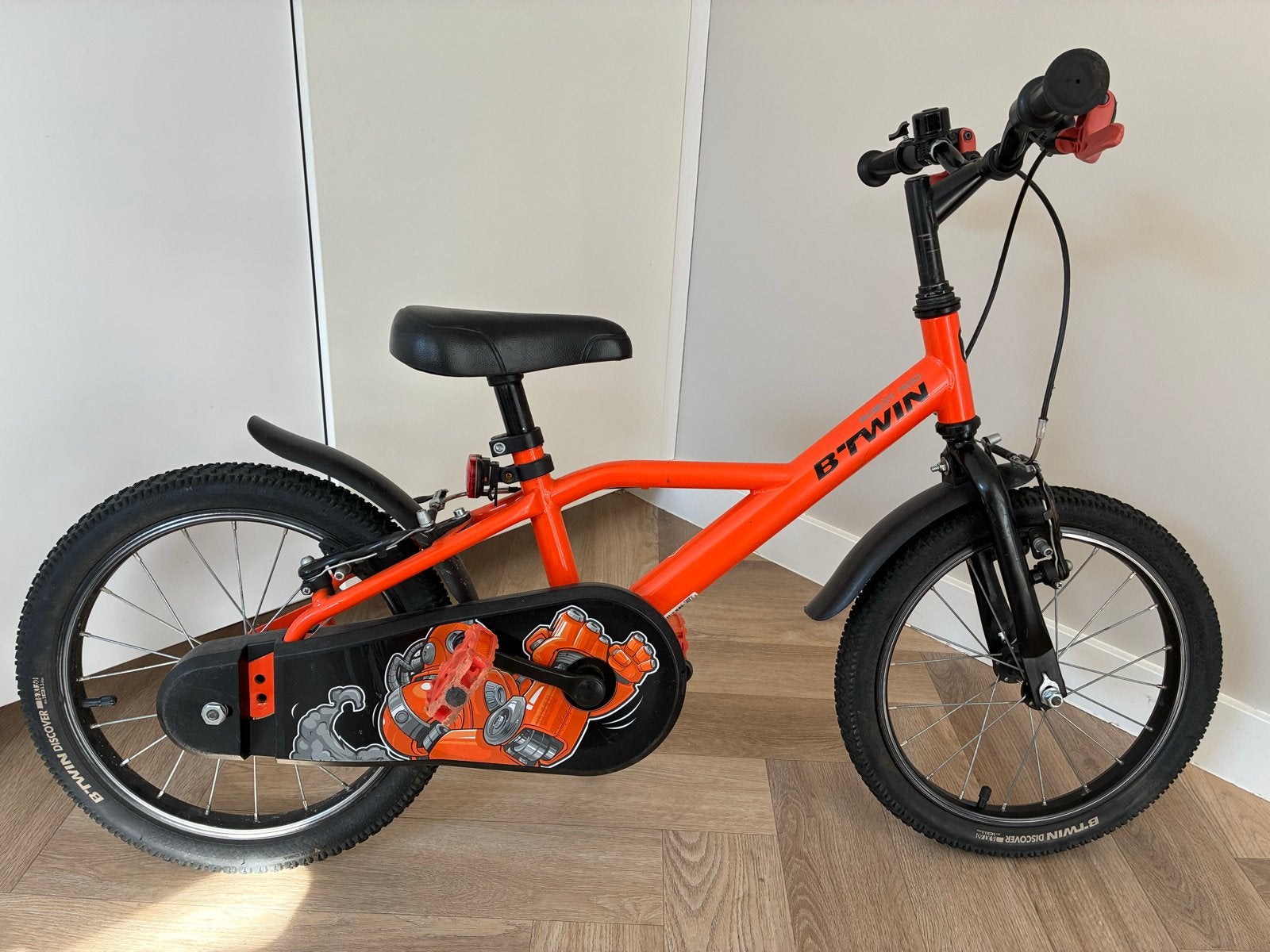 B'Twin kinderfiets 16 inch - Oranje, Fietsen en Brommers, Ophalen, Gebruikt, Velgrem, 16 tot 20 inch