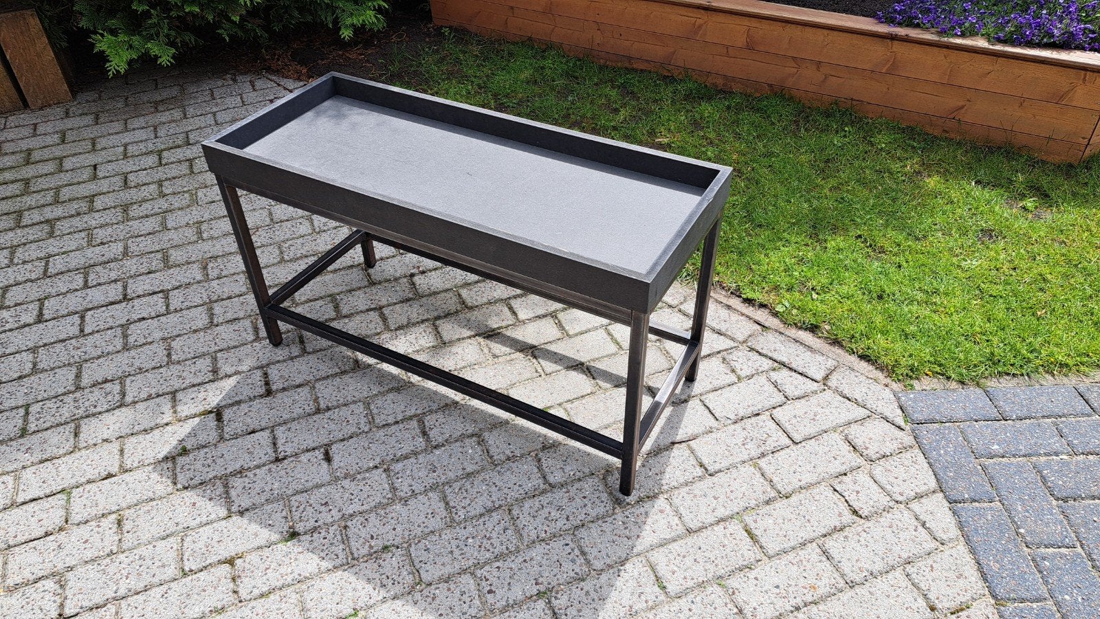 Twee stalen frames met MDF bak, Ophalen