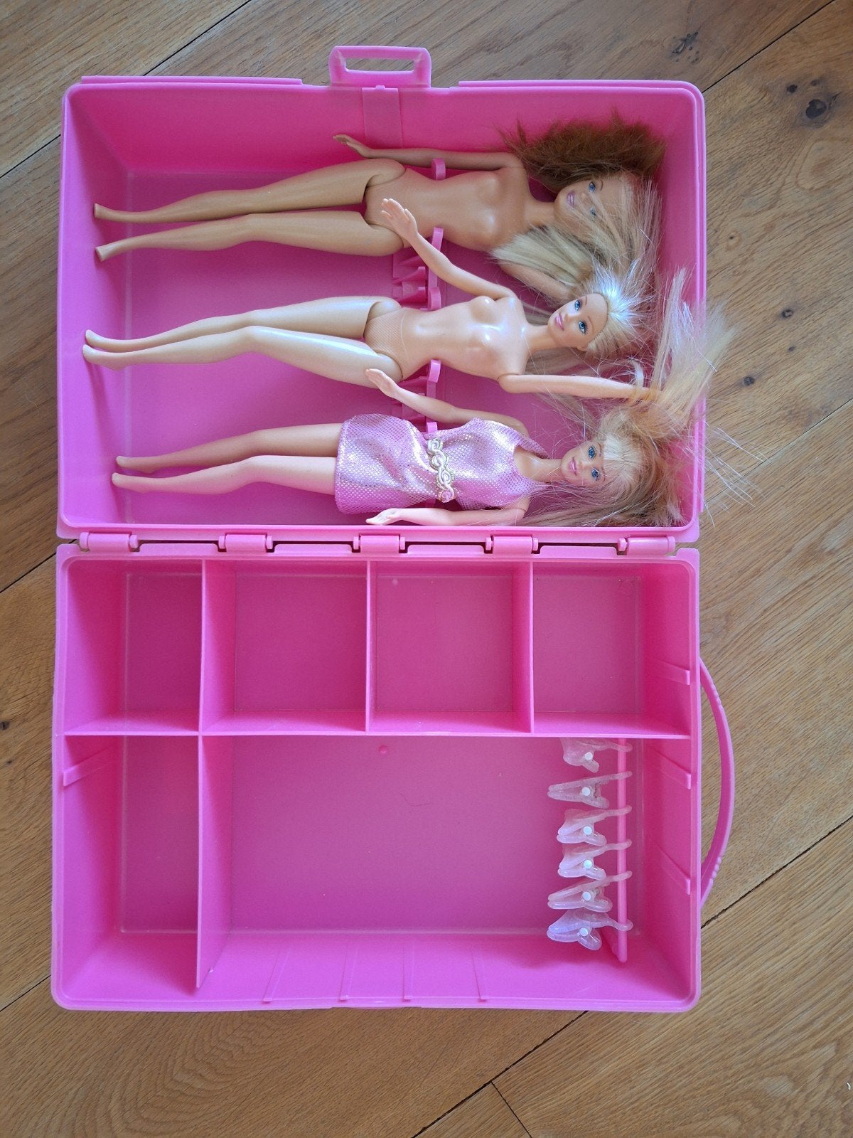 Barbie koffer met barbies, Kinderen en Baby's, Speelgoed | Poppenhuizen, Ophalen, Gebruikt, Toebehoren