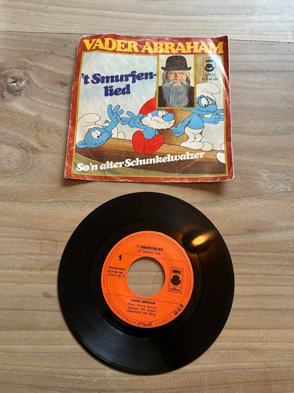 7-inch vinylsingle Vader Abraham met "'t Smurfenlied" 1977, Gebruikt, Ophalen of Verzenden, Overige genres, Overige formaten