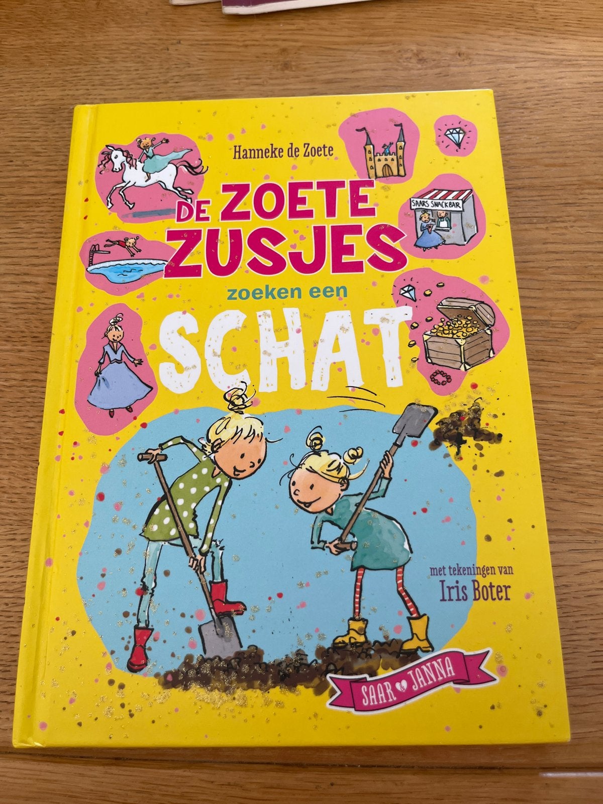 De Zoete Zusjes zoeken een schat - Hanneke de Zoete, Ophalen of Verzenden, Zo goed als nieuw, Fictie