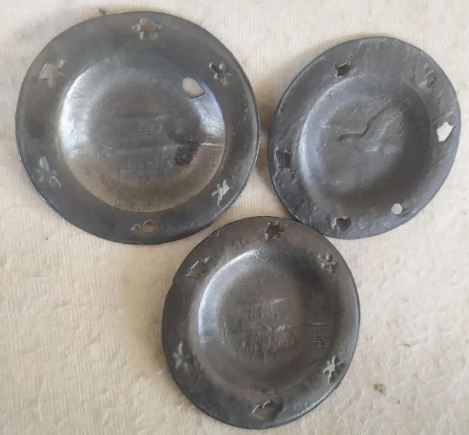 3 oude tinnen onderzetters 8,3 cm, Antiek en Kunst, Antiek | Tin, Ophalen of Verzenden