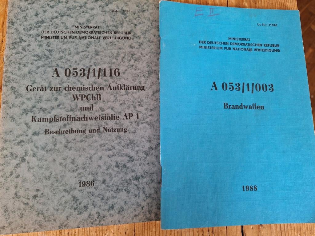 DDR NVA 2x Dienstvoorschrift, Ophalen of Verzenden, Overige uitgevers