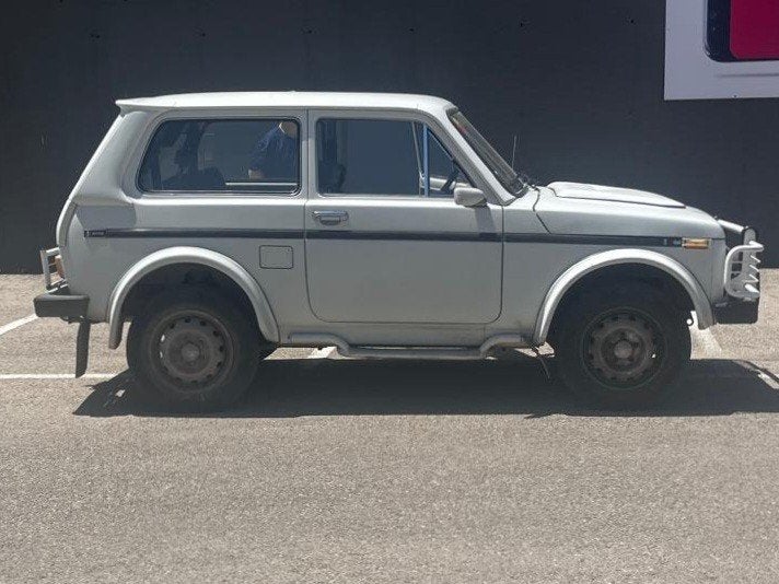 Lada Niva 4x4, bj '94, youngtimer met slechts 68.000 km, Niva, Zwart, 4 cilinders, 1600 cc