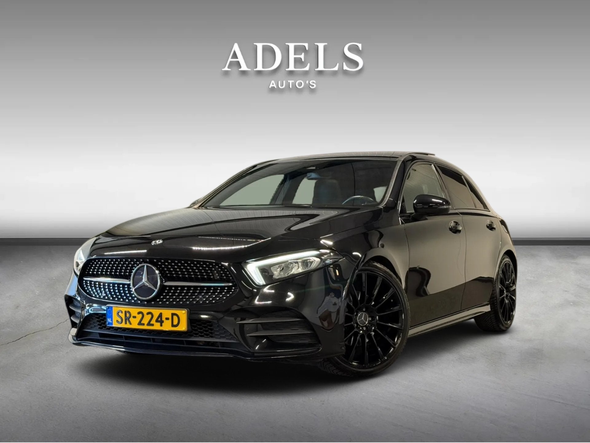 Mercedes-Benz A-Klasse 200 AMG Line Panodak Dealer Onderhoud, Auto's, Mercedes-Benz, Gebruikt, 4 cilinders, Zwart, Origineel Nederlands