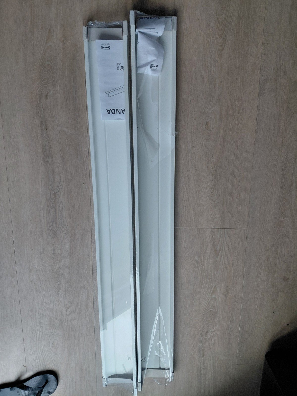 IKEA Mosslanda plank (2 stuks) - Nieuw met lichte schade, Ophalen, Zo goed als nieuw