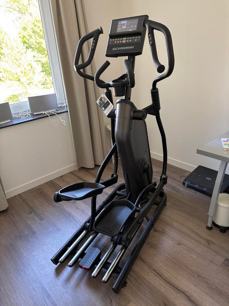 Schwinn 570E Crosstrainer - Zo goed als nieuw, Ophalen, Armen, Zo goed als nieuw, Crosstrainer
