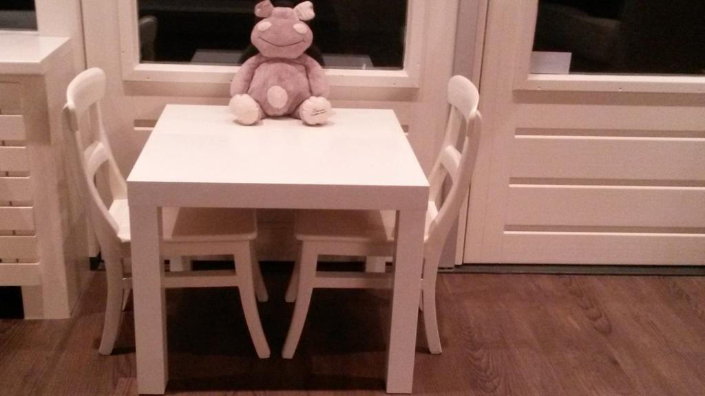 2 houten kinderstoeltjes, Kinderen en Baby's, Kinderkamer | Tafels en Stoelen, Ophalen of Verzenden, Gebruikt, Stoel(en)