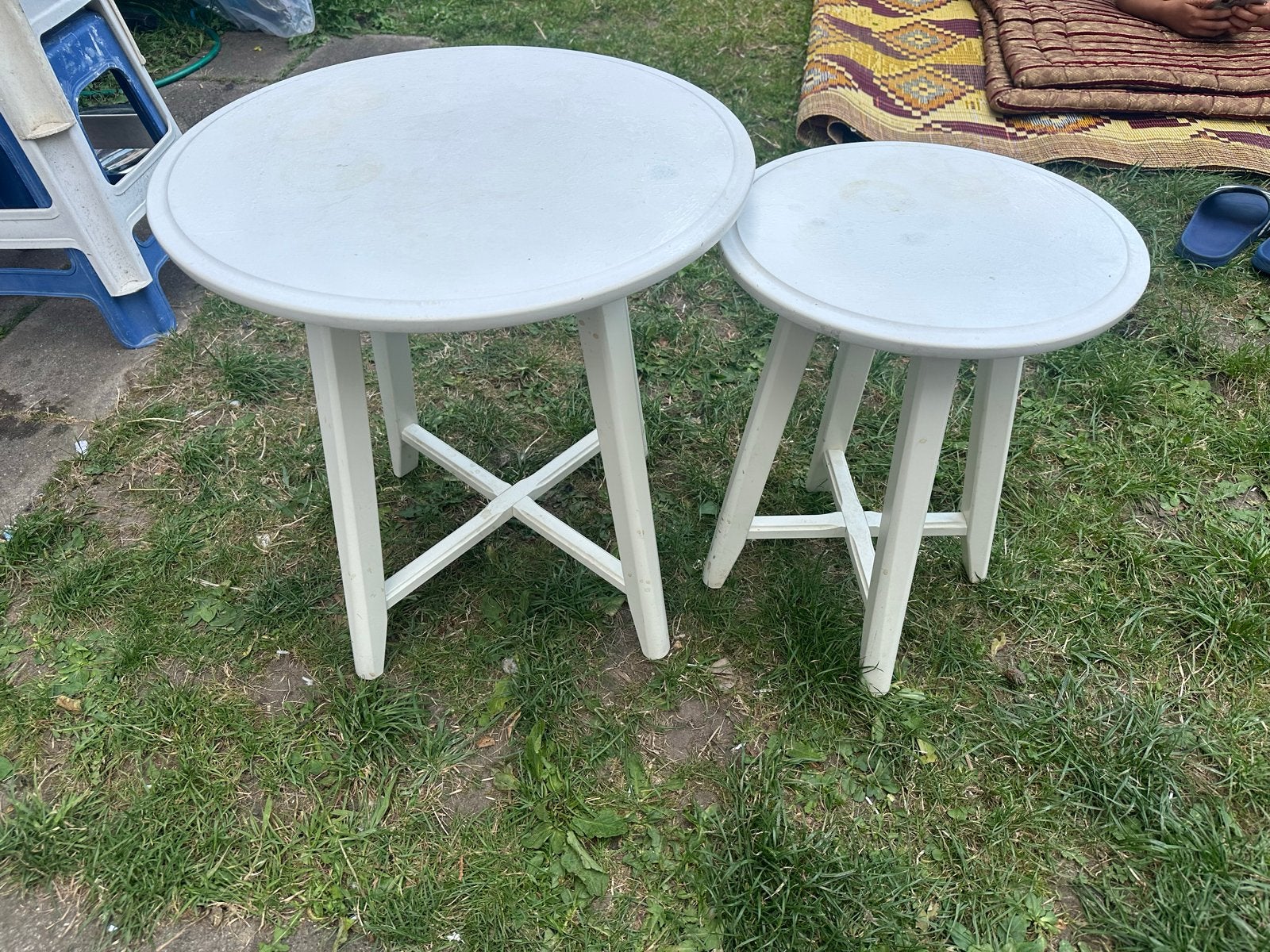 2 witte IKEA bijzettafels - Gebruikt, Huis en Inrichting, Overige materialen, Minder dan 50 cm, Gebruikt, Rond