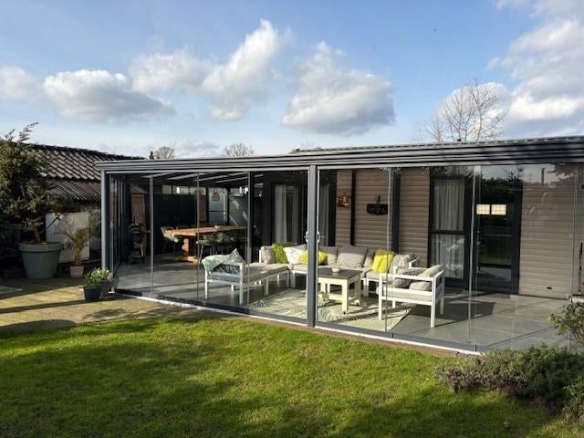 Recreatiechalet met twee slaapkamer, serre en schuurtje., Huizen en Kamers, Recreatiewoningen te koop, 44 m², Chalet, Gelderland