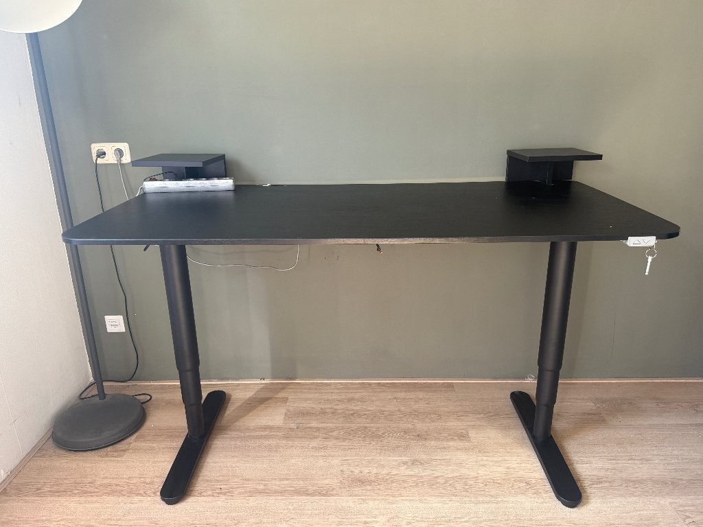 IKEA BEKANT elektrisch zit-sta bureau 160  80 cm – zwart, Ophalen, 160 cm, Gebruikt, Spaanplaat of MDF