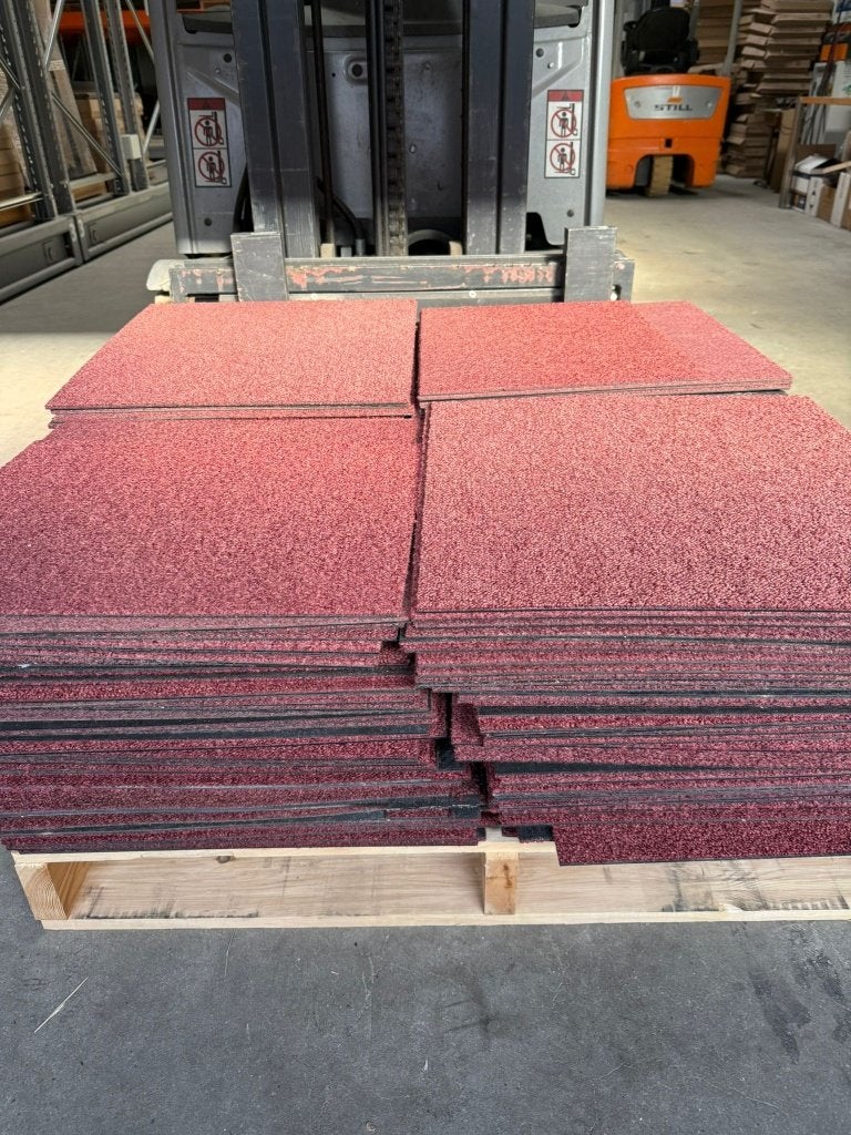 goedkope TWEEDE HANDS tapijttegels rood ondervloer, Gebruikt, Ophalen of Verzenden, 25 tot 50 m², Tapijttegels