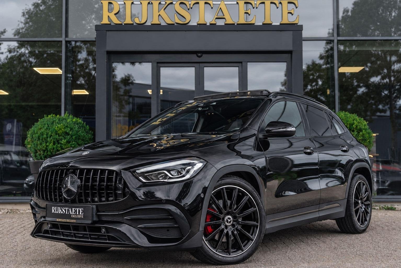Mercedes GLA-klasse 250 4MATIC AMG Line|PANO|SFEER.|CAM|20'', Auto's, Dealer onderhouden, Gebruikt, 4 cilinders, Zwart