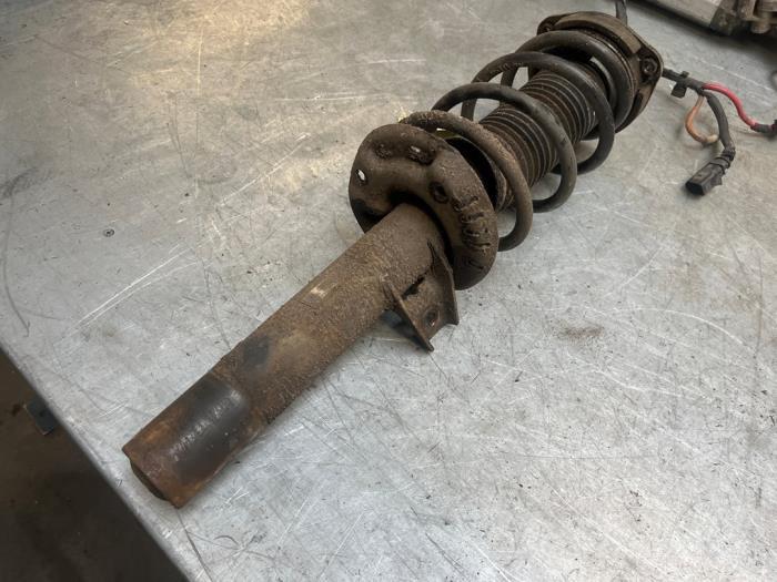 Schokdemperpoot rechts-voor van een Volkswagen Golf, Gebruikt, -, Volkswagen, -
