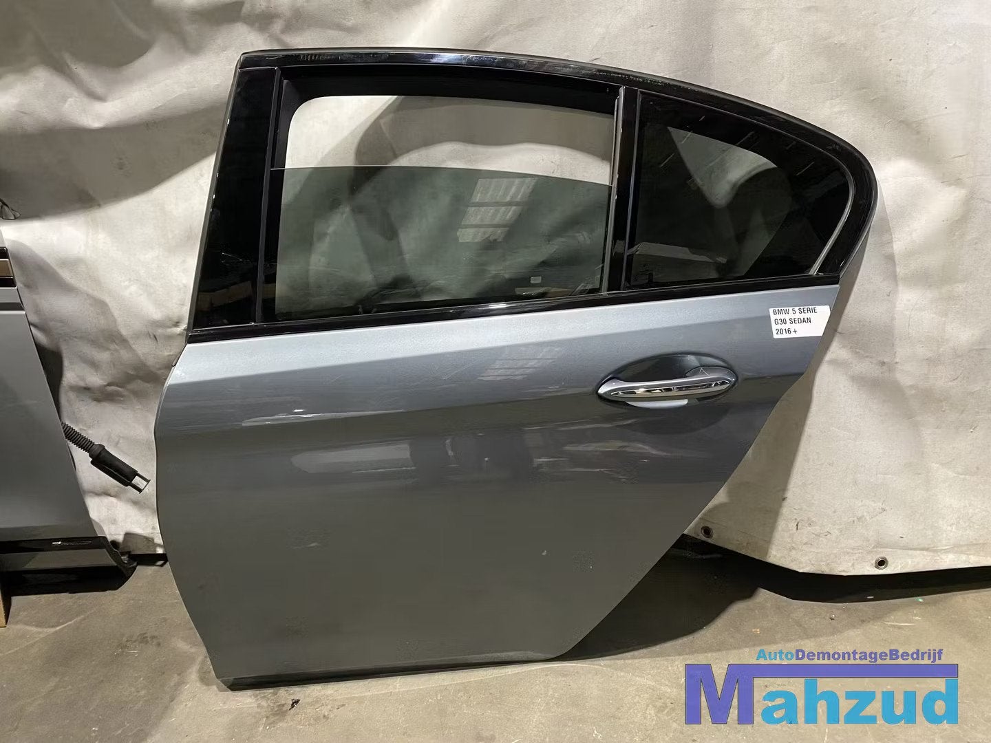 BMW 5 SERIE G30 SEDAN Grijs Links achter deur portier 2016+, Petuelring 130
80788  Munich, DE, Gebruikt, Deur, Info@bmw.de