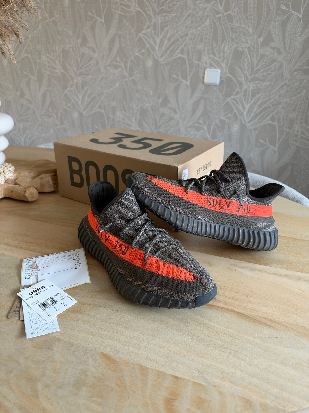 Adidas Yeezy Boost 350 V2 Carbon Beluga maat 43 1/3, Kleding | Heren, Overige kleuren, Ophalen of Verzenden, Sneakers of Gympen