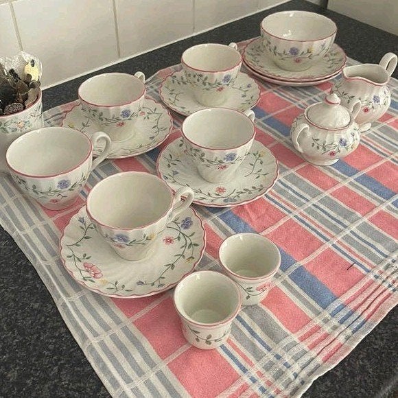 Servies delen van Johnson Brothers Summer Chintz, Huis en Inrichting, Overige merken, Ophalen of Verzenden, Zo goed als nieuw