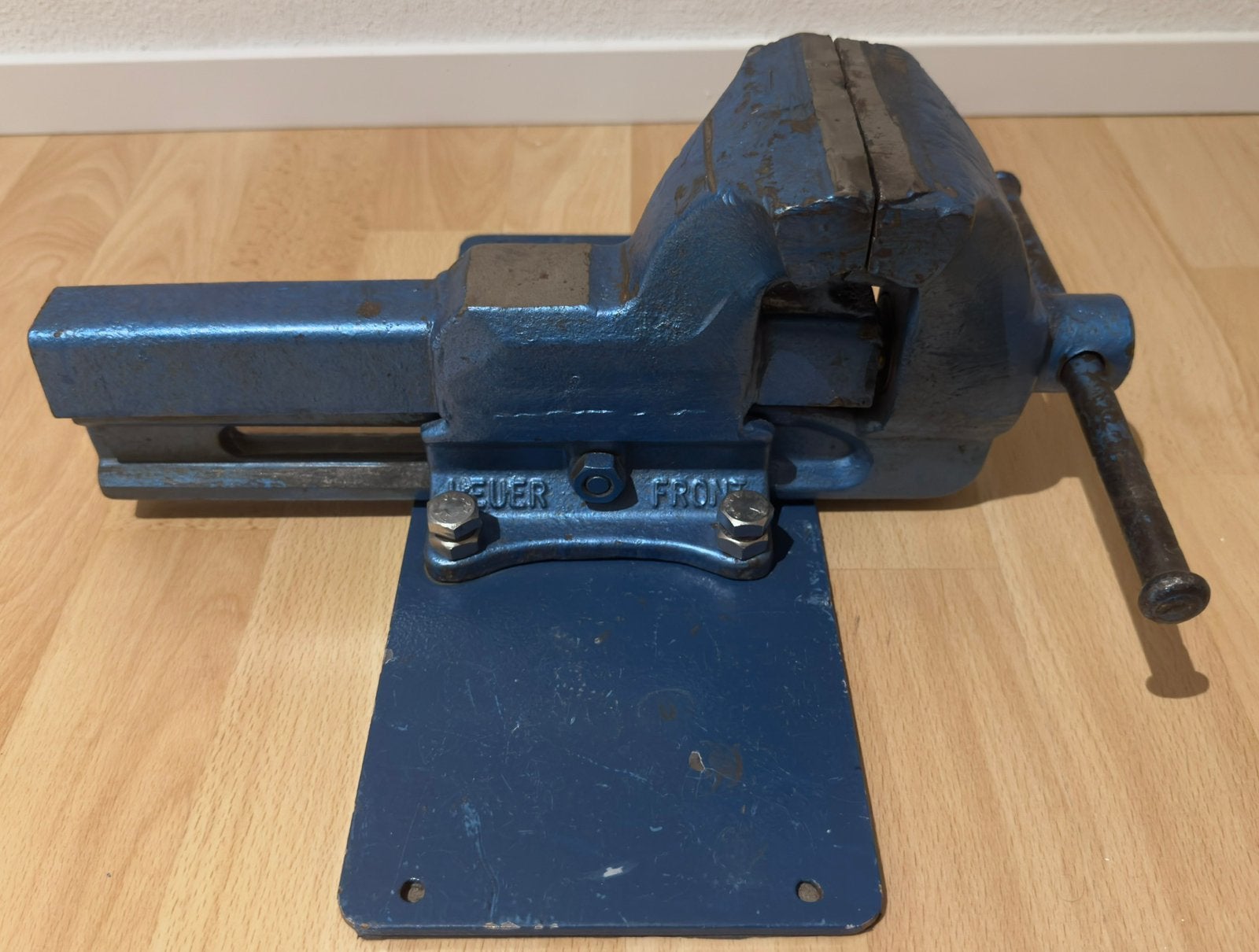 Heuer front 120 bankschroef, Ophalen of Verzenden, Zo goed als nieuw, Bankschroef