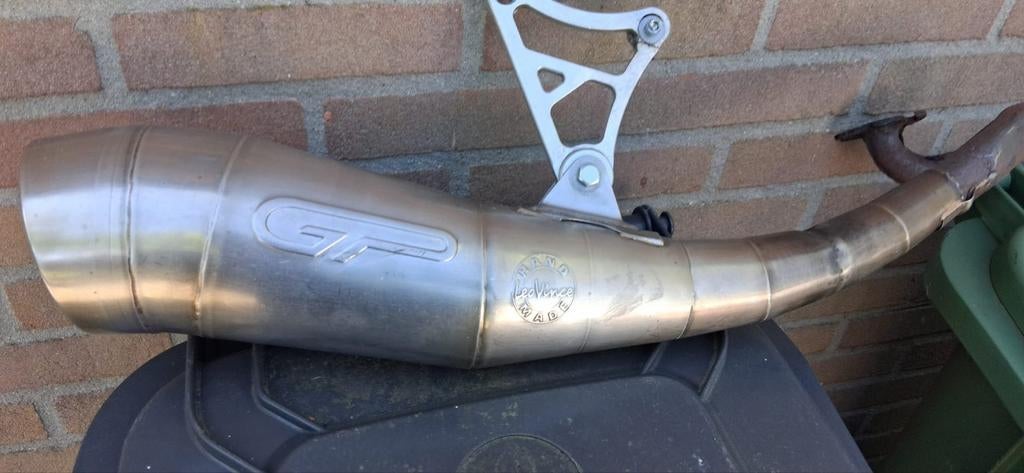 Snelle Yamaha Aerox Leovince GP uitlaat, Fietsen en Brommers, Brommeronderdelen | Scooters, Ophalen, Gebruikt, Uitlaat, Yamaha