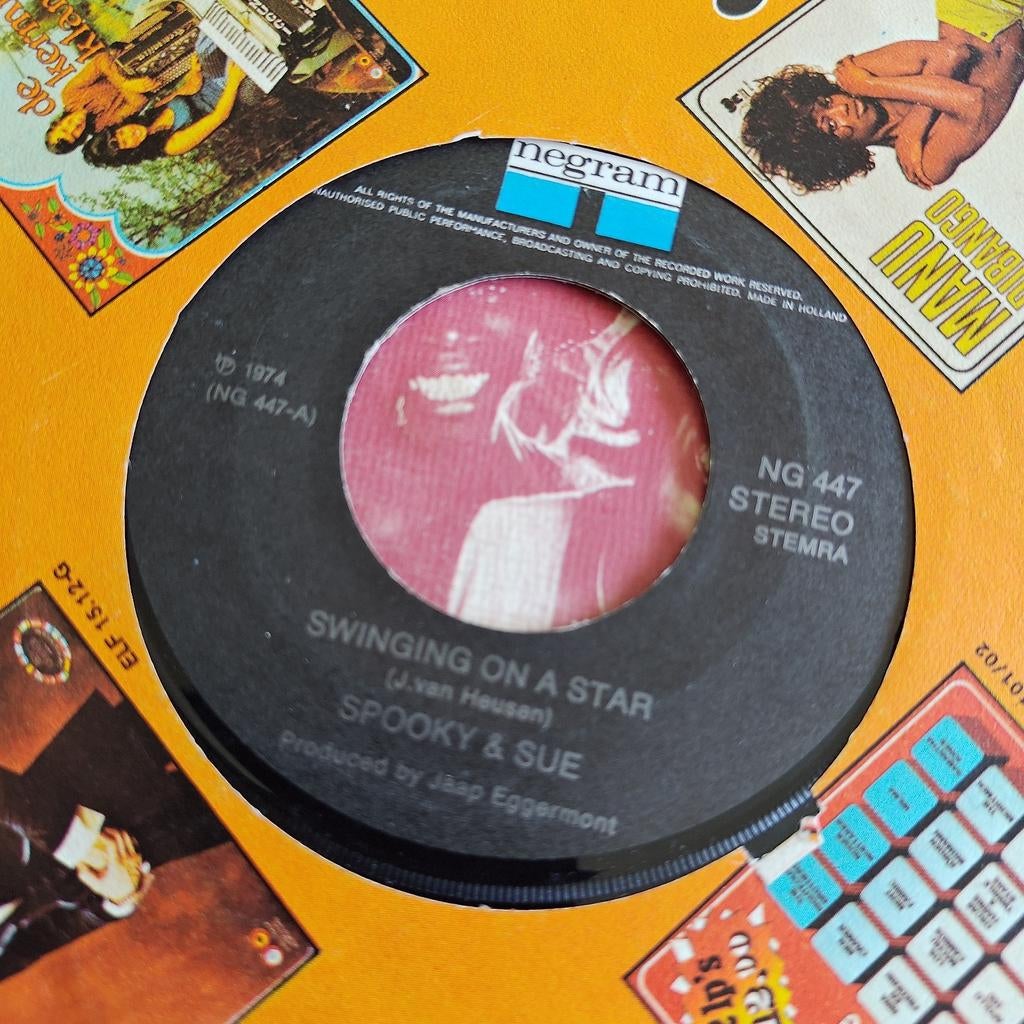 Spooky & Sue - Swinging on a Star (Single, 1974), Gebruikt, 7 inch, Single, Ophalen of Verzenden