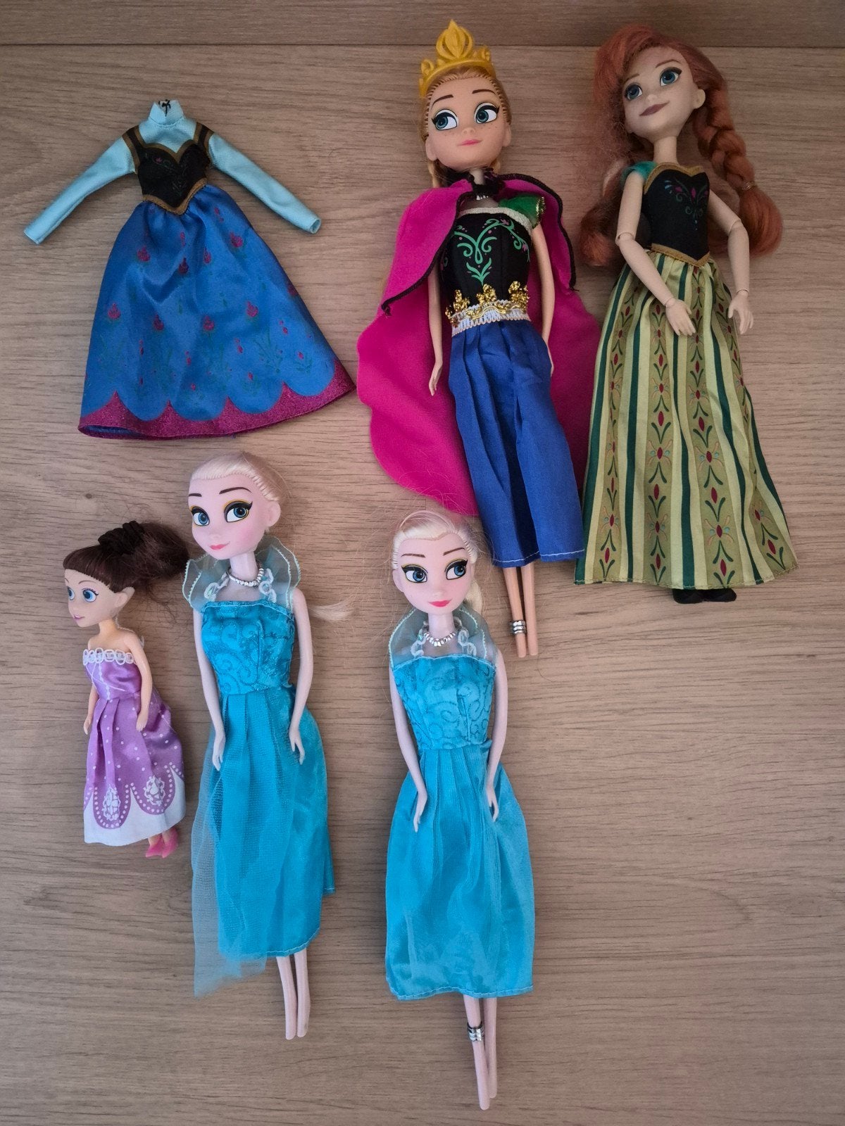 Frozen Poppen en Kleding Set - Anna & Elsa, Ophalen of Verzenden, Gebruikt, Overige typen