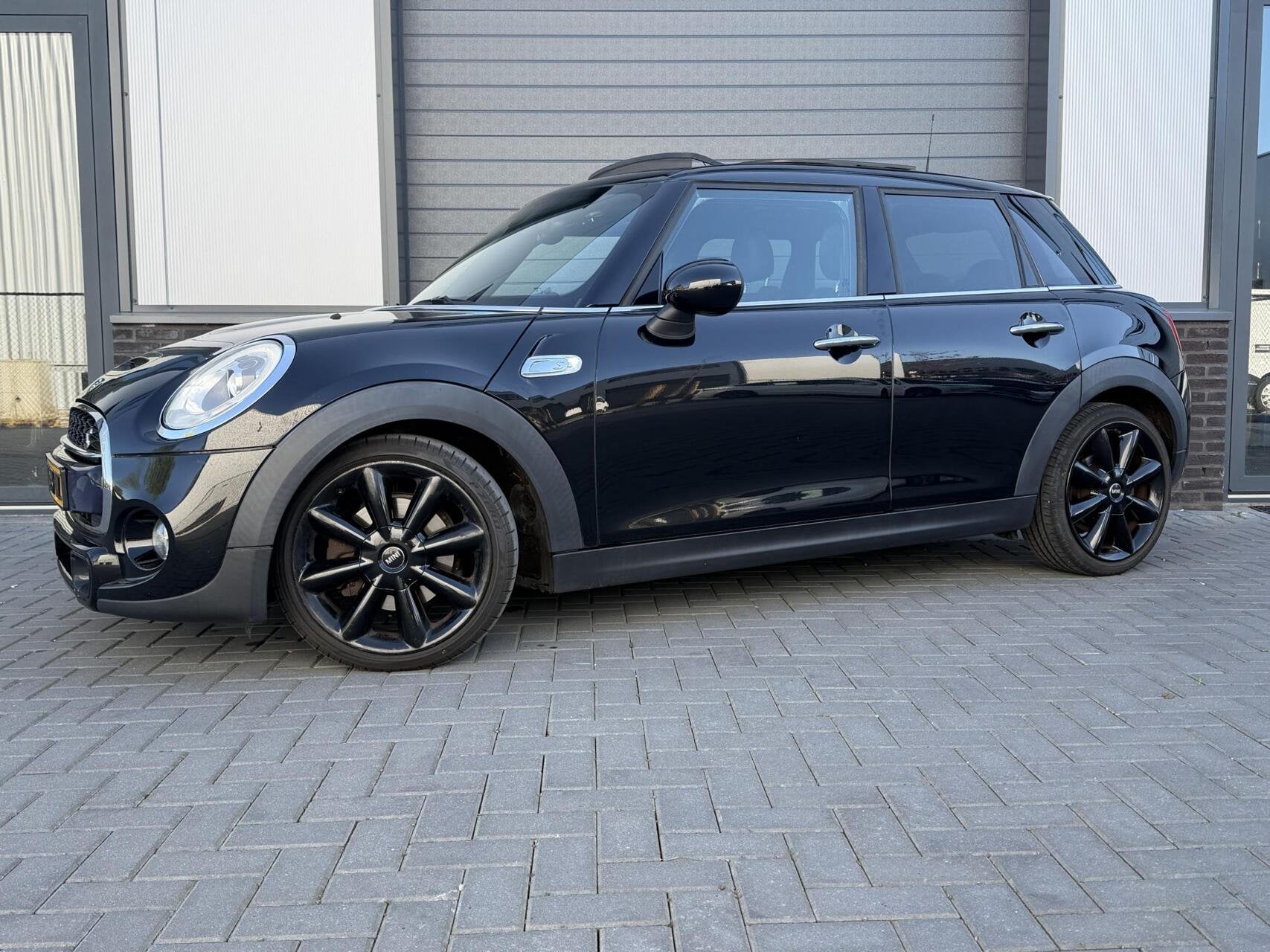 Mini Mini 2.0 Cooper S Chili Serious Business 5drs|PANO, Auto's, Voorwielaandrijving, 1998 cc, 1195 kg, Gebruikt