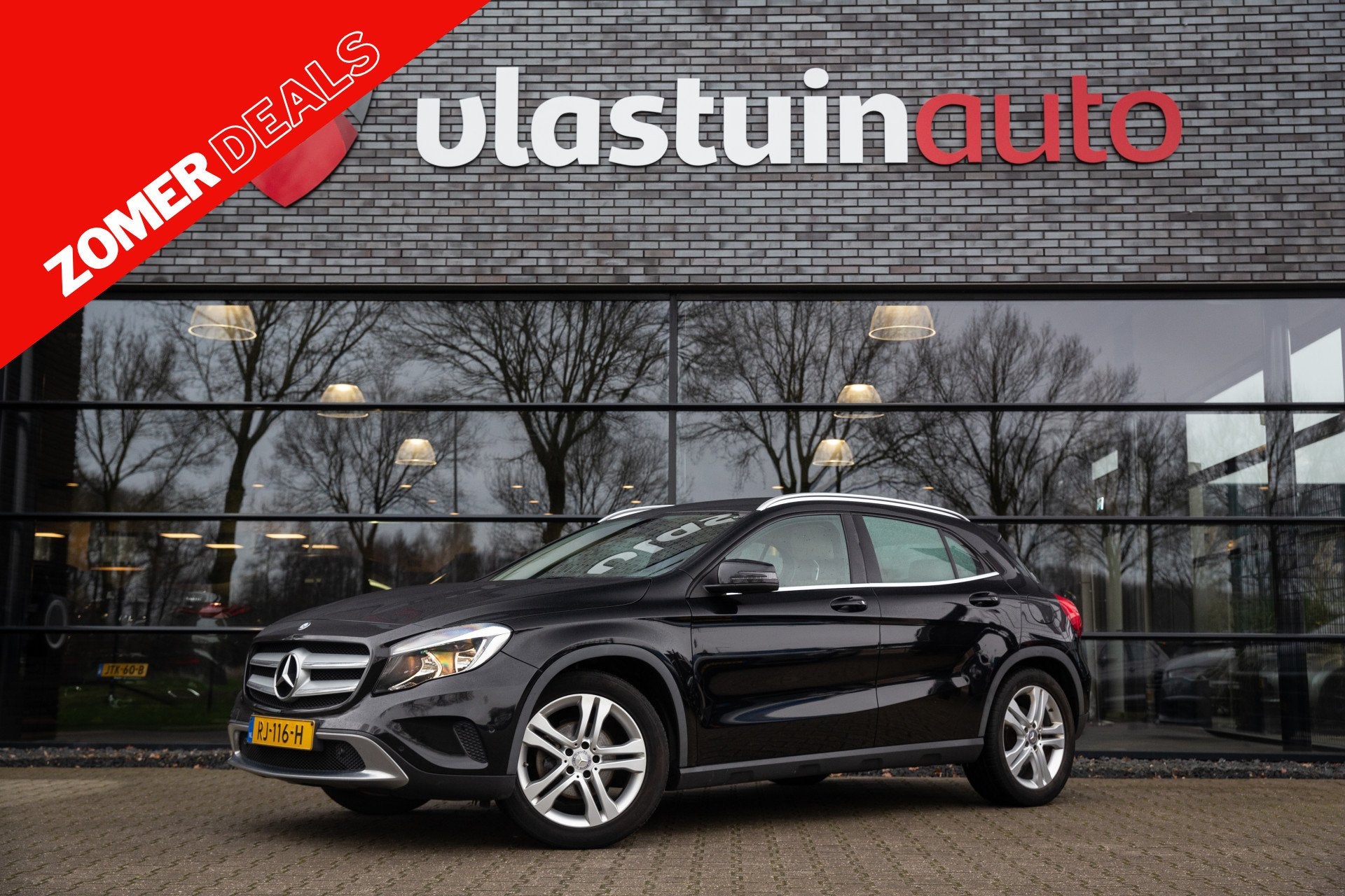 Mercedes-Benz GLA 180 Ambition , Trekhaak, Leer, Achteruitri, Voorwielaandrijving, Gebruikt, 4 cilinders, Handgeschakeld