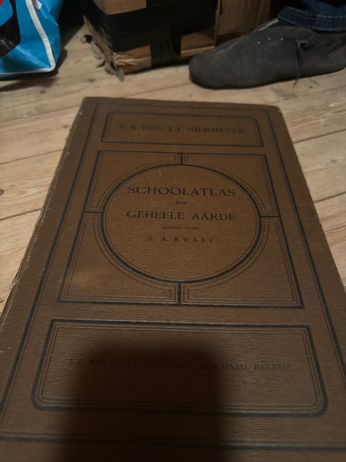Oude Schoolatlas der Geheele Aarde - P.R. Bos J.F. Niermeyer, Gelezen, Bosatlas, Ophalen of Verzenden, 1800 tot 2000