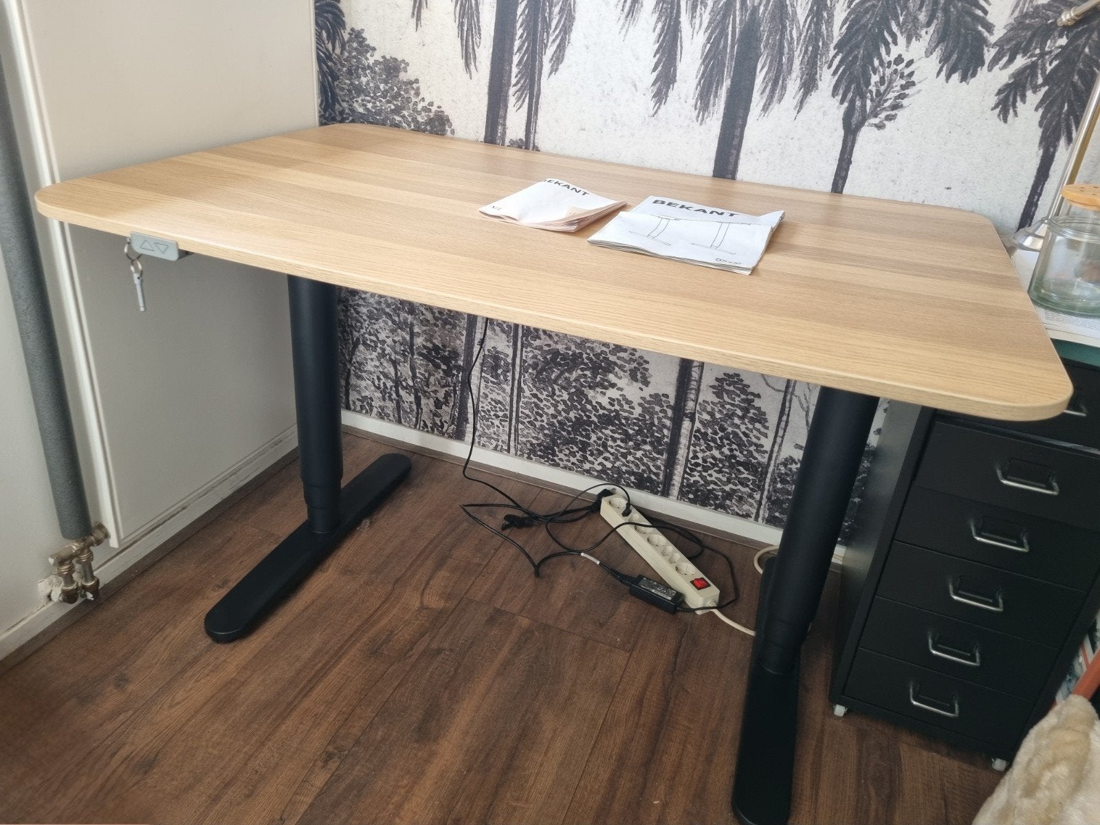 IKEA Bekant zit-sta bureau, elektrisch verstelbaar, Huis en Inrichting, Bureaus, Zit-sta bureau, 120 cm, Hout, Bruin