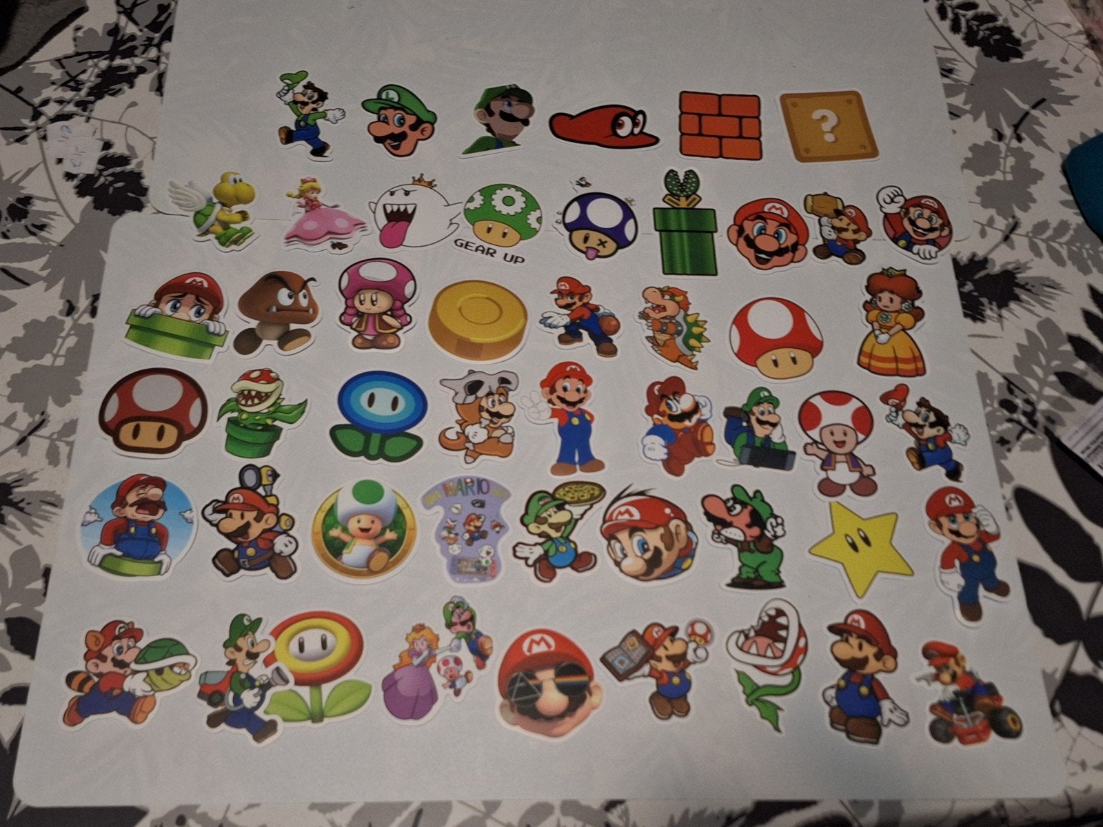 50 Super Mario & Friends. Stickers. Nieuw., Ophalen of Verzenden, Nieuw, Meerdere stickers
