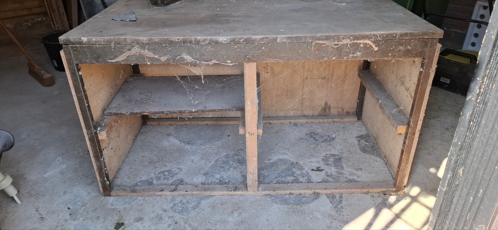 Oude houten werkbank voor opslag of project, Doe-het-zelf en Verbouw, Werkbanken, Ophalen, Gebruikt, 120 tot 170 cm, Bankschroef