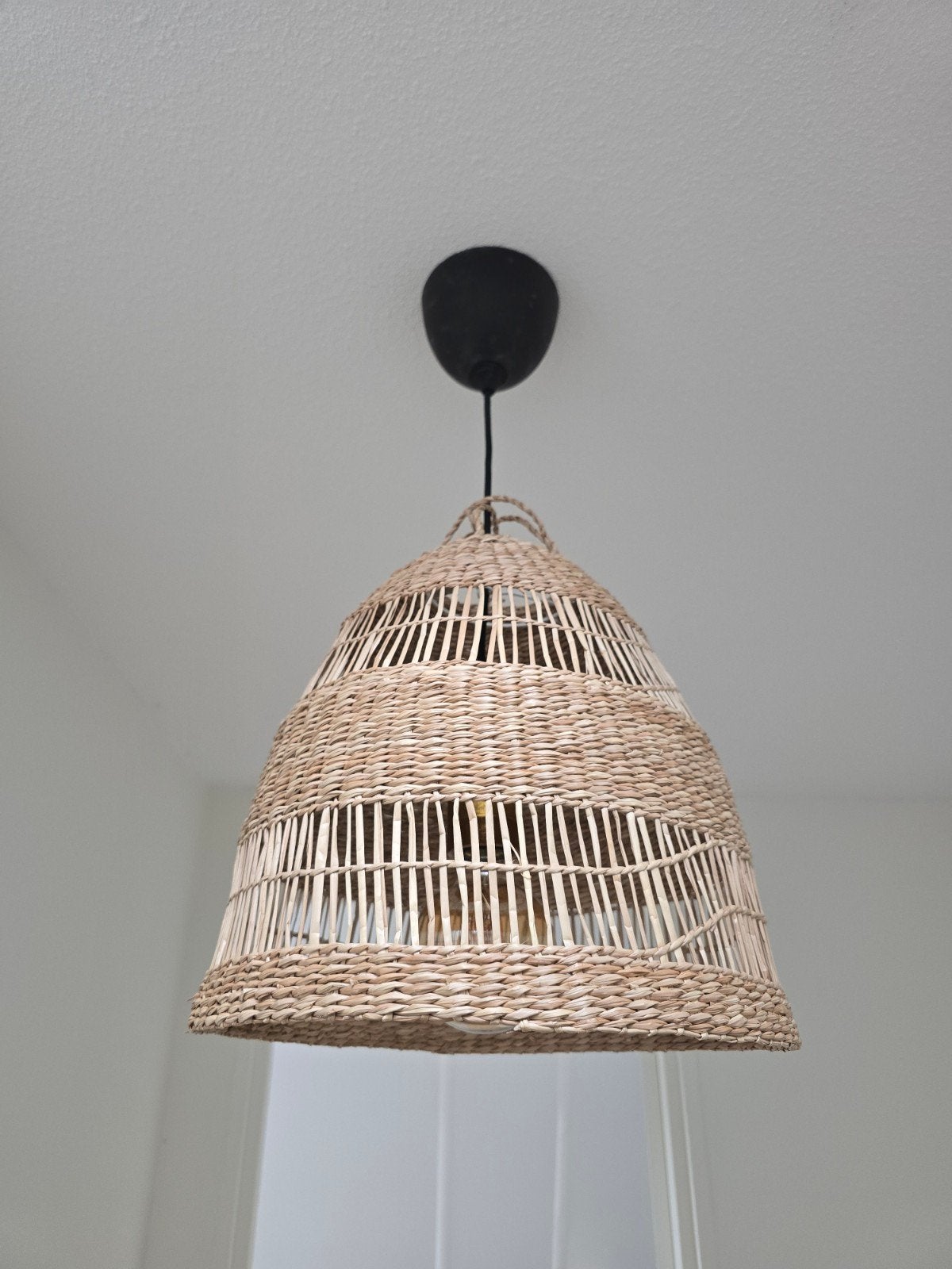Rieten hanglamp, Ophalen