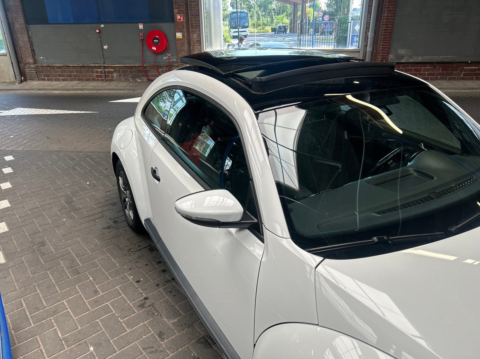 Volkswagen Beetle (Kever) 1.2 TSI 77KW BMT 2014 Wit, Auto's, Voorwielaandrijving, Beetle (Kever), 4 cilinders, 4 stoelen