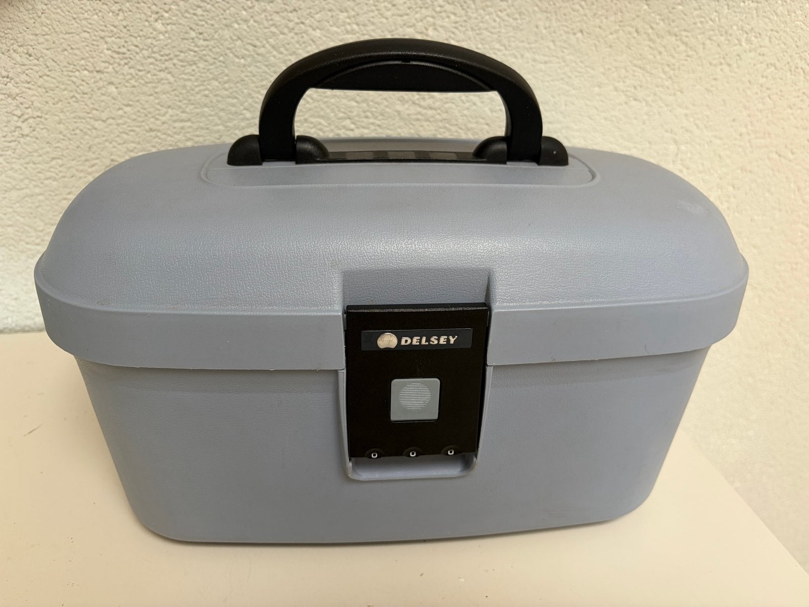 Delsey Hardcase Beautycase - lichtblauw met slot, Sieraden, Tassen en Uiterlijk, Beautycases, Ophalen of Verzenden, Zo goed als nieuw