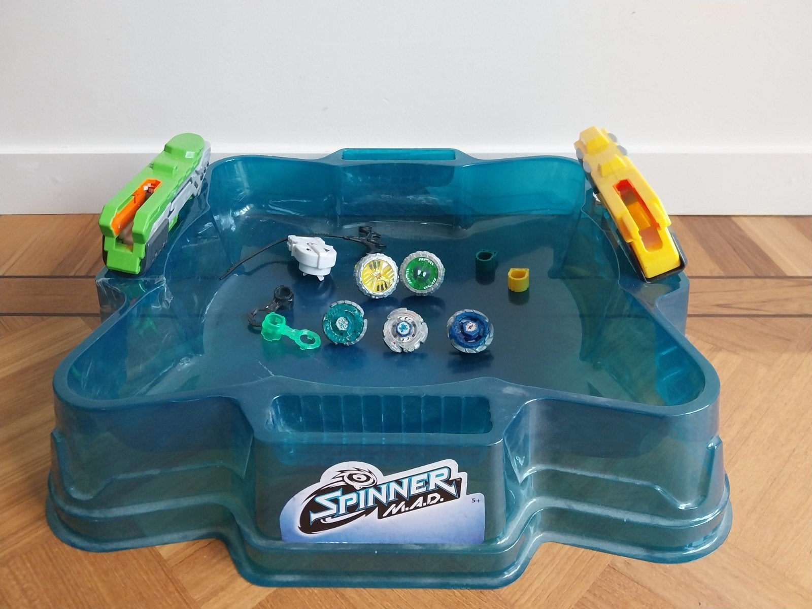 Spinner M.A.D. arena met spinners, lanceerders en accessoire, Ophalen of Verzenden, Gebruikt, Jongen of Meisje