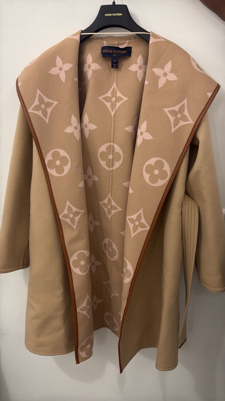 Nieuw Louis Vuitton Monogram Cape Jas - Maat 38, Kleding | Dames, Jassen | Winter, Maat 38/40 (M), Beige, Ophalen of Verzenden