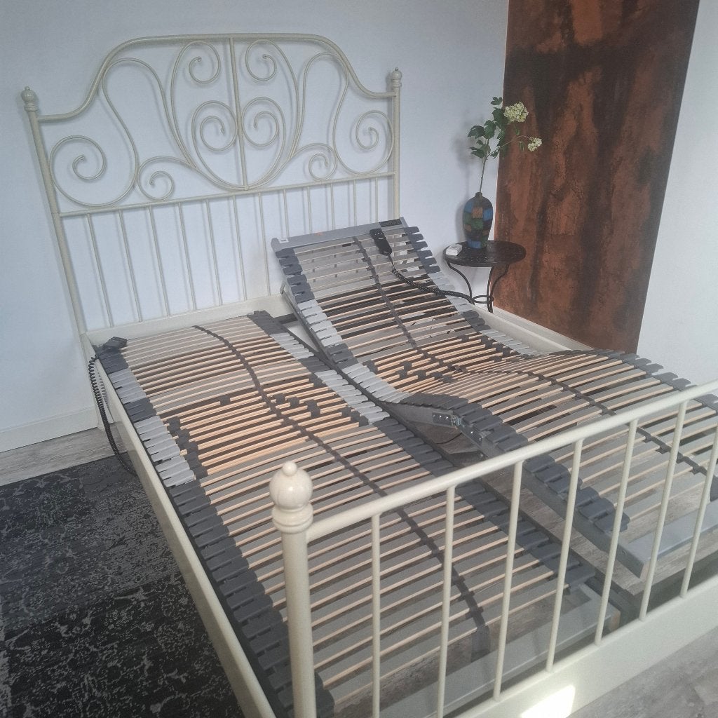 IKEA bed, Ophalen, Wit, 140 cm, Twijfelaar