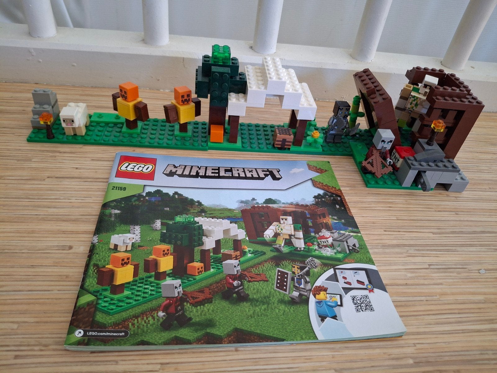 Lego Minecraft set 21159 Pillagers Outpost compl. boekje, Minecraft, Lego, Ophalen of Verzenden, Zo goed als nieuw