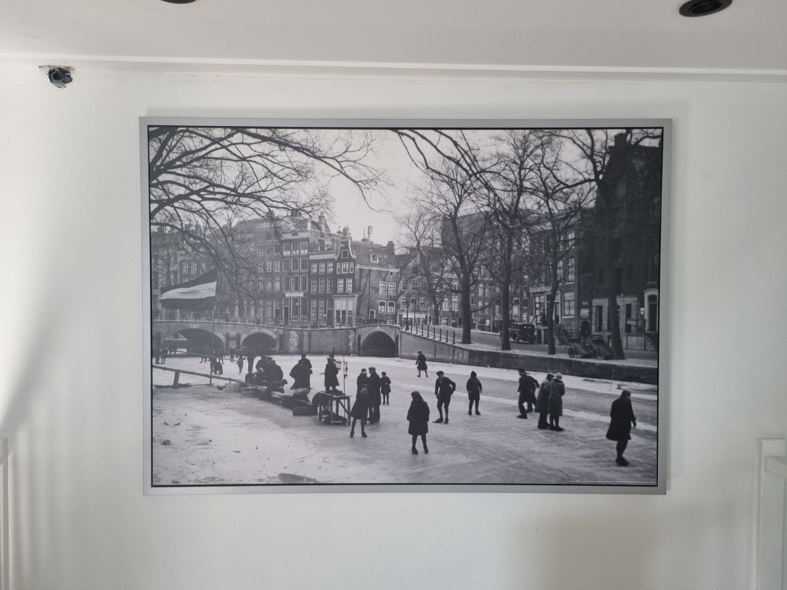 Grote ingelijste foto Amsterdam 1930 schaatsen, Ophalen, Gebruikt, 125 cm of meer, Foto of Poster