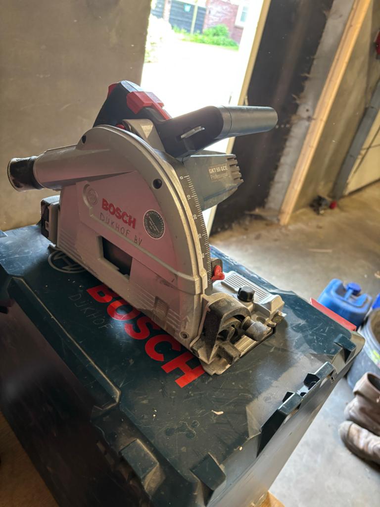 Bosch GKT 55 GCE Invalzaag met 2 geleiders en draagtas, Gebruikt, 30 tot 70 mm, 1200 watt of meer, Verzenden